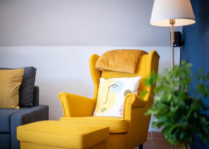 Gemuetliches Heimkino Mit Balkon & Beamer